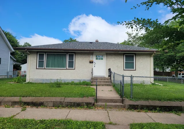 Homes for sale in Saint Paul, MN | 985 Bradley St, Saint Paul, MN 55130 | MLS# 7100353