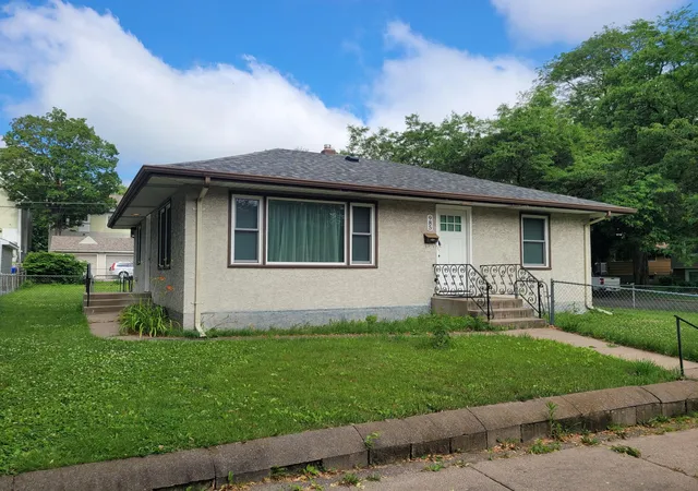 Homes for sale in Saint Paul, MN | 985 Bradley St, Saint Paul, MN 55130 | MLS# 7100353