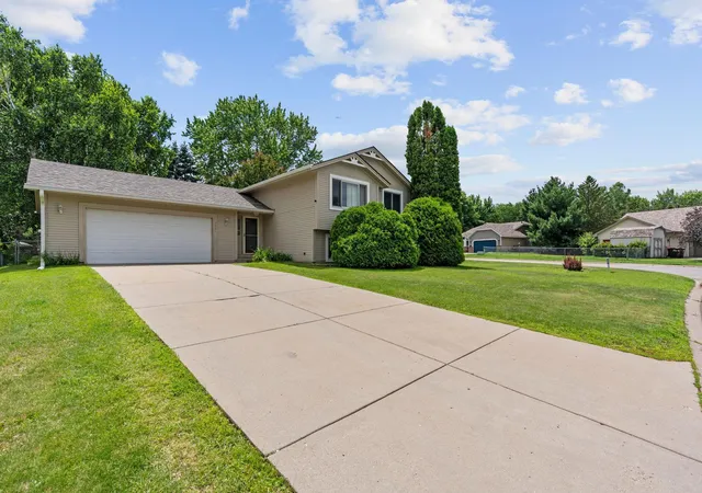 2nd image of 7581 23rd St N, Saint Paul, MN 55128 | MLS# 7100369