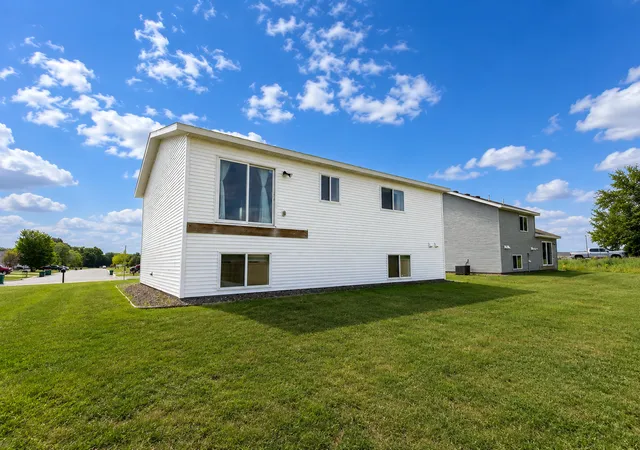 2nd image of 230 Pine Tree Rd S, Litchfield, MN 55355 | MLS# 7100371