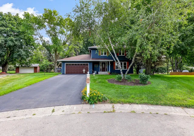 2nd image of 17200 Barberry Cir, Eden Prairie, MN 55346 | MLS# 7100373