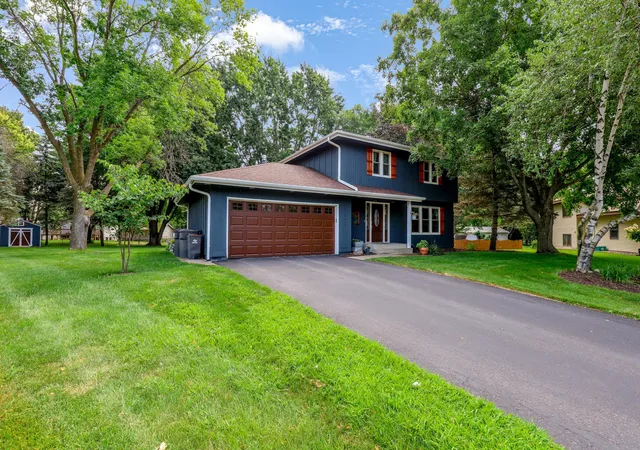 3rd image of 17200 Barberry Cir, Eden Prairie, MN 55346 | MLS# 7100373