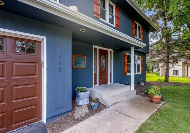 4th image of 17200 Barberry Cir, Eden Prairie, MN 55346 | MLS# 7100373
