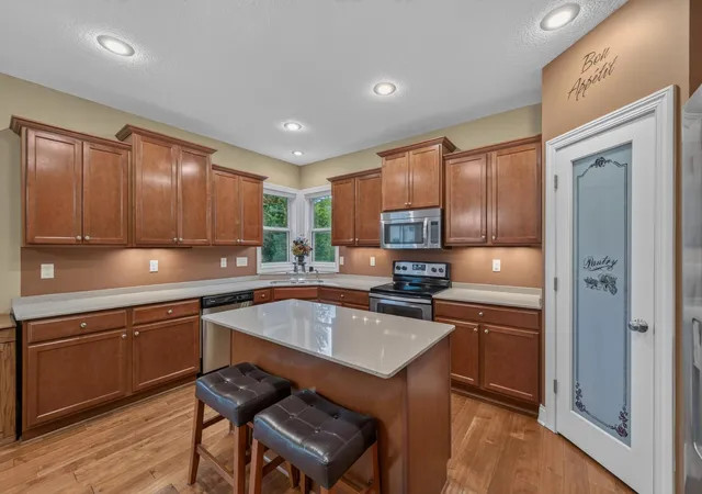 2nd image of 20685 Frost Ct, Lakeville, MN 55044 | MLS# 7100381