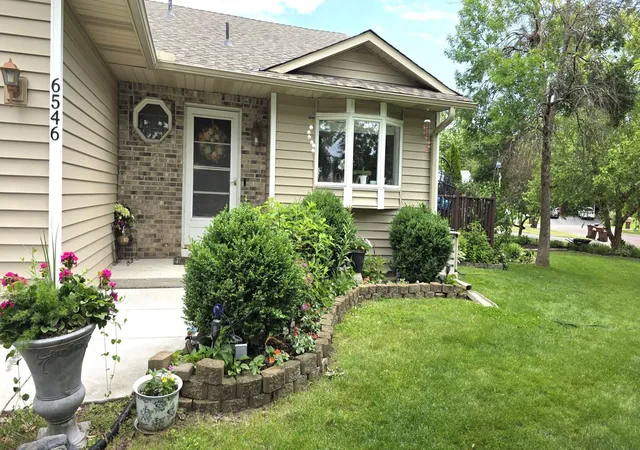 Homes for sale in Oakdale, MN | 6546 Upper 22nd St N, Oakdale, MN 55128 | MLS# 7100397