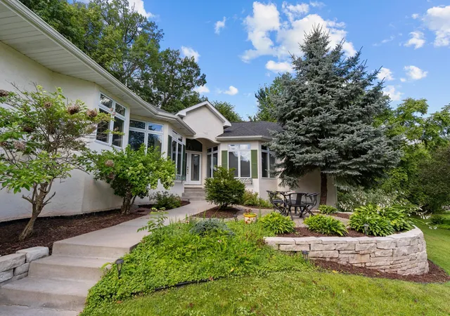 2nd image of 2888 Forest Rdg, Chaska, MN 55318 | MLS# 7100410