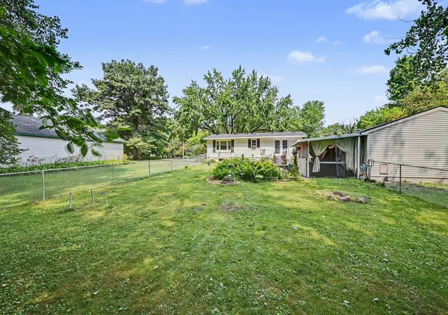 Photo 3 of Single family home for sale at 2110 Stillwater St, Saint Paul, MN 55110 | MLS# 7100428 | Listing updated on 2026-10-03