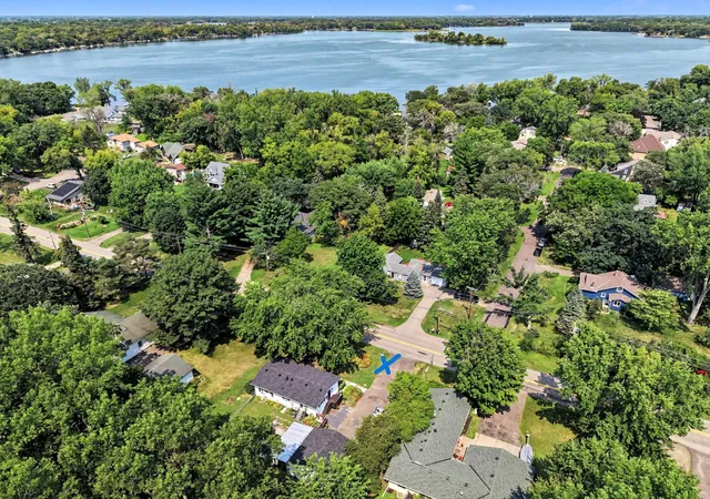 Photo 3 of Sale Pending at 2110 Stillwater St, Saint Paul, MN 55110 | MLS# 7100428 | Listing updated on 2026-10-18