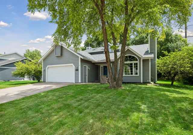 Homes for sale in Eden Prairie, MN | 17195 Daniel Ln, Eden Prairie, MN 55346 | MLS# 7100445