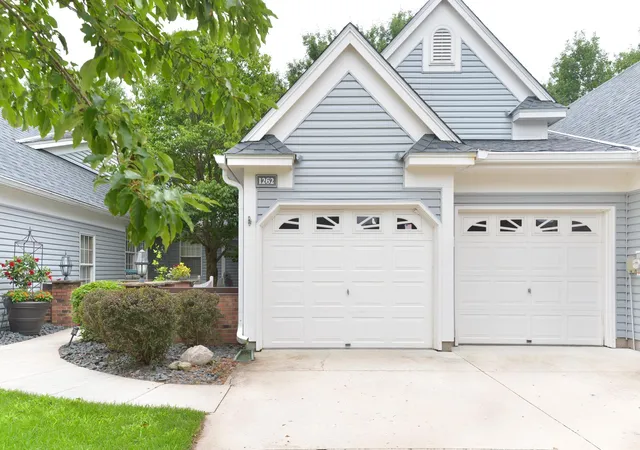 Single family home for sale at 1262 Pond View Ln, Saint Paul, MN 55110 | MLS# 7100453