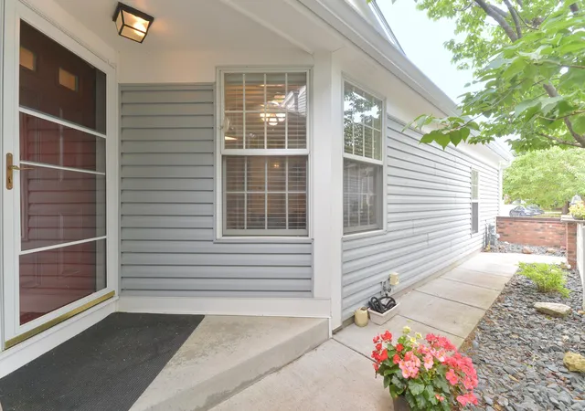 Photo 3 of Single family home for sale at 1262 Pond View Ln, Saint Paul, MN 55110 | MLS# 7100453 | Listing updated on 2026-10-08