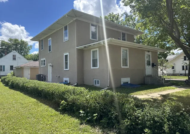 3rd image of 702 9th St Se, Rochester, MN 55904 | MLS# 7100460