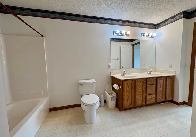 Photo 10 of Single family home for sale at 1729 Riverwood Dr #64, Burnsville, MN 55337 | MLS# 7100464 | Listing updated on 2026-08-27