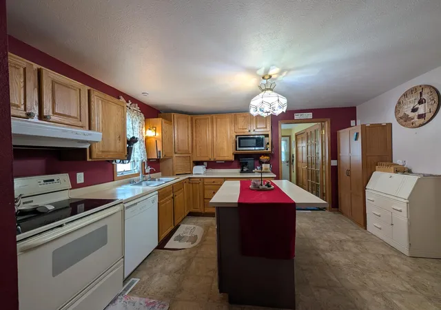 Photo 4 of Single family home for sale at 111 E Lyon St, Minneota, MN 56264 | MLS# 7100486 | Listing updated on 2026-08-12