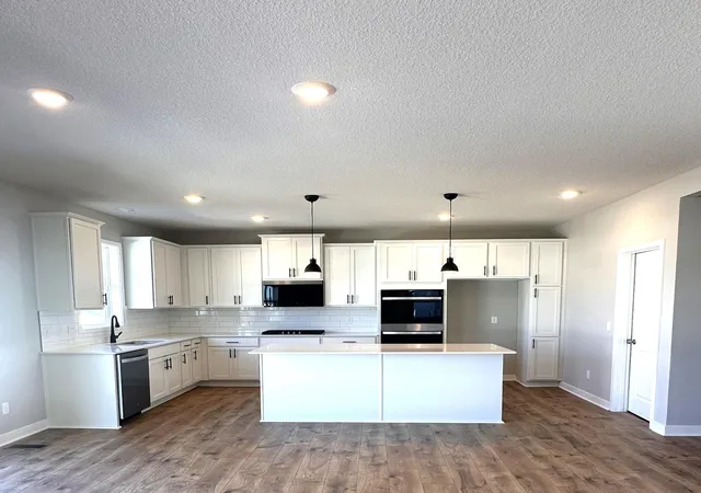 3rd image of 914 Foxglove Ter, Waconia, MN 55387 | MLS# 7100492