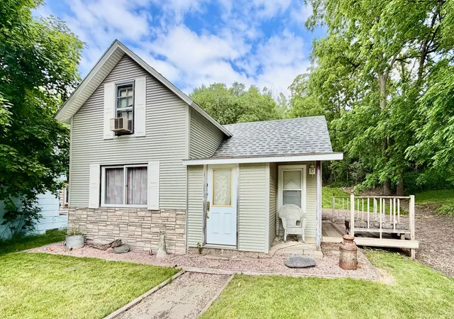 Homes for sale in Lake Benton, MN | 305 Garfield St S, Lake Benton, MN 56149 | MLS# 7100629