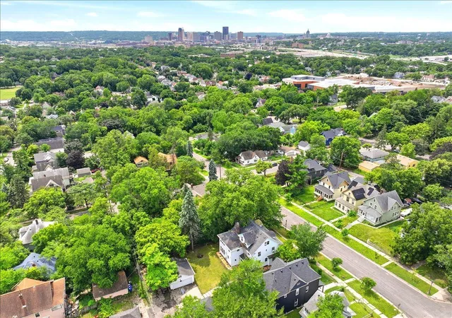 Listing Photo 5 - Condo for sale in building located at 1070 Bradley St, Saint Paul, MN 55130
