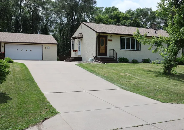 Homes for sale in Maplewood, MN | 1244 Ryan Ave E, Maplewood, MN 55109 | MLS# 7100715