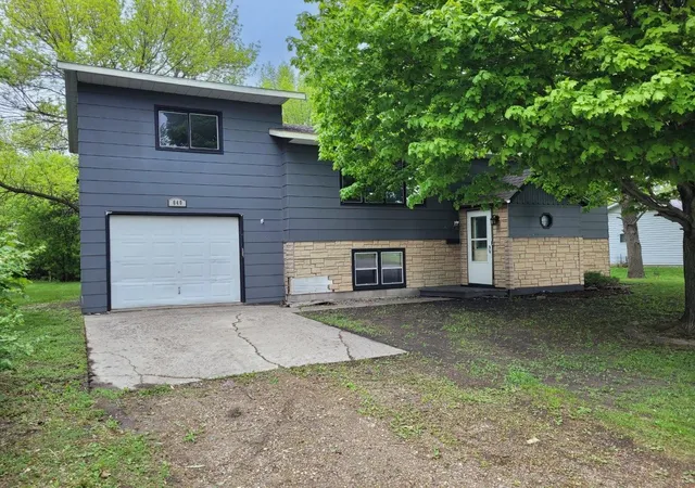 Homes for sale in Bird Island, MN | 640 Ranchwood Dr, Bird Island, MN 55310 | MLS# 7100716
