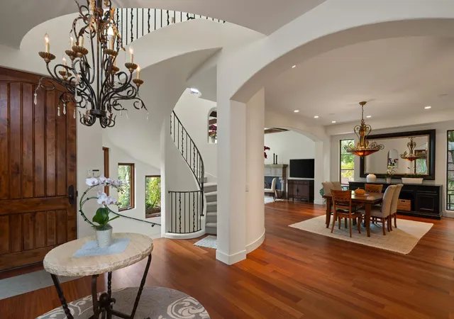 Photo 3 of Single family home for sale at 1700 Kenwood Pkwy, Minneapolis, MN 55405 | MLS# 7100734 | Listing updated on 2026-08-01
