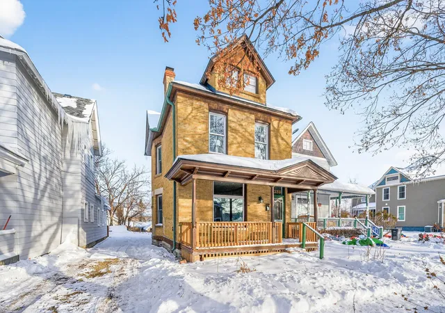 3rd image of 323 W Michigan St, Saint Paul, MN 55102 | MLS# 7100735