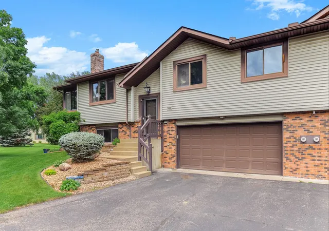 Homes for sale in Shoreview, MN | 556 Donegal Cir, Shoreview, MN 55126 | MLS# 7100761