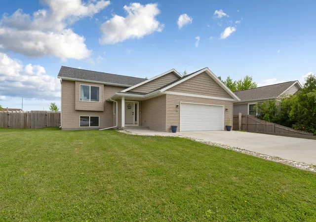 1st image of 310 Autumn Hills Pl Ne, Owatonna, MN 55060 | MLS# 7100762