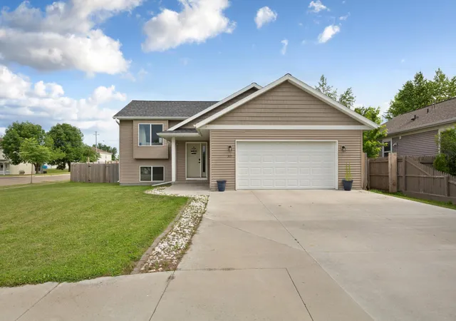 2nd image of 310 Autumn Hills Pl Ne, Owatonna, MN 55060 | MLS# 7100762