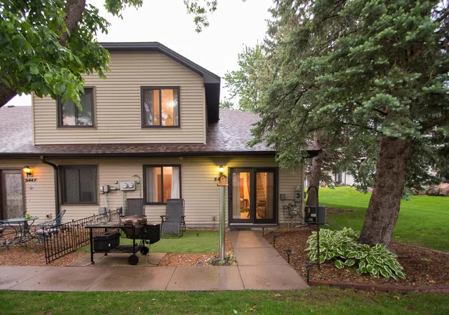 Homes for sale in Elk River, MN | 544 Auburn Pl Nw #H, Elk River, MN 55330 | MLS# 7100793