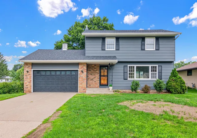 Homes for sale in Maplewood, MN | 1367 Price Ave E, Maplewood, MN 55109 | MLS# 7100800