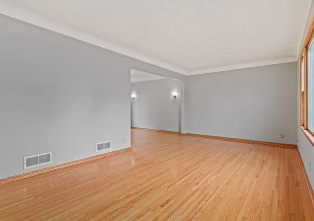 Homes for sale in Maplewood, MN | 1367 Price Ave E, Maplewood, MN 55109 | MLS# 7100800