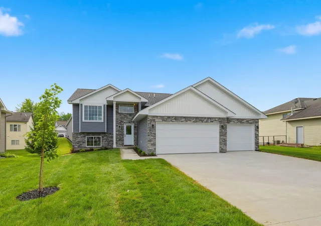 Homes for sale in Winsted, MN | 404 Westgate Dr, Winsted, MN 55395 | MLS# 7100813