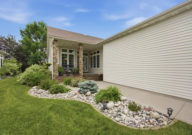 Photo 2 of Townhouse for sale at 424 44th Avenue S, Moorhead, MN 56560 | MLS# 7100820 | Listing updated on 2026-08-28