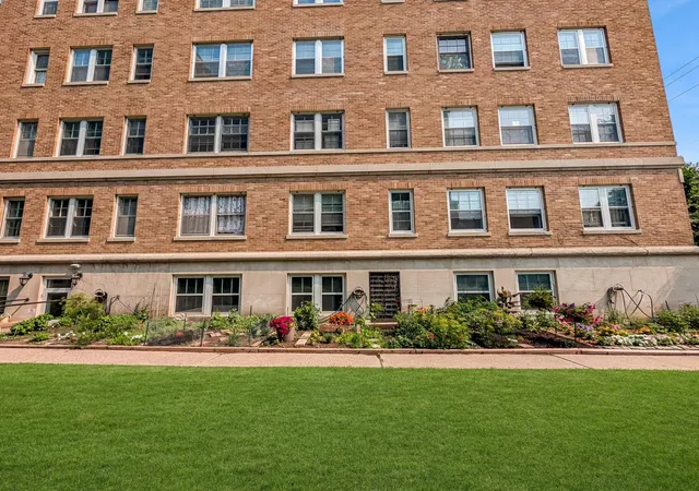 2nd image of 2615 Park Ave, Minneapolis, MN 55407