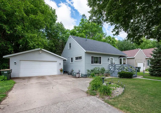 Homes for sale in Saint Peter, MN | 318 W Livermore St, Saint Peter, MN 56082 | MLS# 7100831