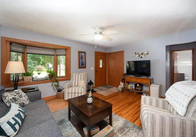 Homes for sale in Saint Peter, MN | 318 W Livermore St, Saint Peter, MN 56082 | MLS# 7100831