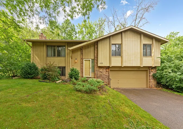 Homes for sale in Burnsville, MN | 12108 Red Oak Ct S, Burnsville, MN 55337 | MLS# 7100854