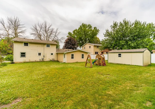 Photo 4 of Single family home for sale at 1402 Southview Ln, Albert Lea, MN 56007 | MLS# 7100915 | Listing updated on 2026-10-05