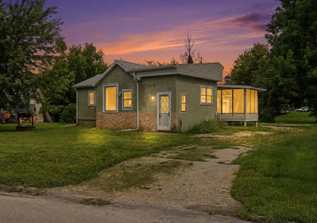 2nd image of 1304 County 25, La Crescent, MN 55947 | MLS# 7100943