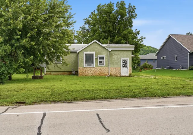 3rd image of 1304 County 25, La Crescent, MN 55947 | MLS# 7100943