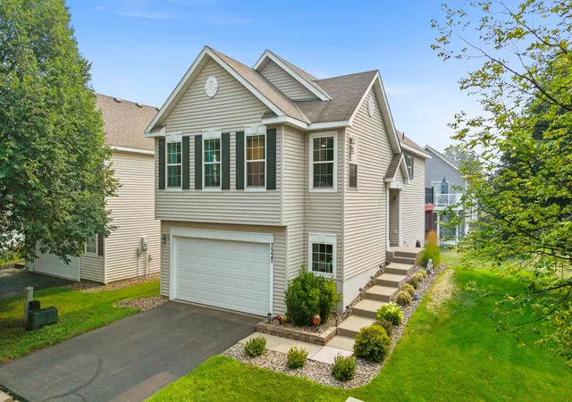 1st image of 7527 Hampton Ln, Shakopee, MN 55379 | MLS# 7100969