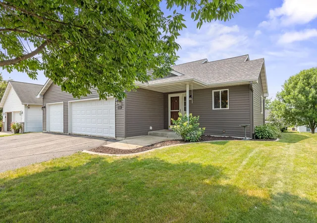 Photo 4 of Single family home for sale at 1166 Blackbird Dr SW, Hutchinson, MN 55350 | MLS# 7100980 | Listing updated on 2026-08-26
