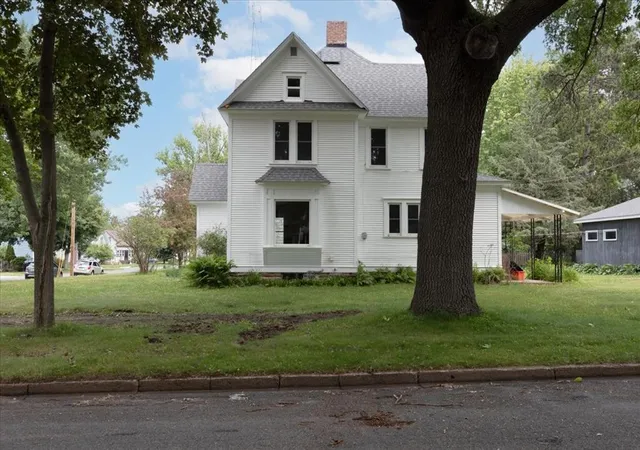 Homes for sale in Menomonie, WI | 520 12Th St Se, Menomonie, WI 54751 | MLS# 7100993