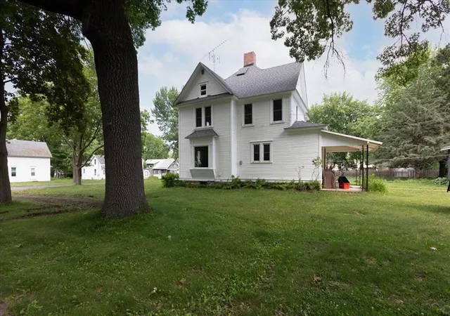 Homes for sale in Menomonie, WI | 520 12Th St Se, Menomonie, WI 54751 | MLS# 7100993