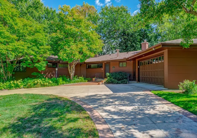 Photo 1 of Single family home for sale at 690 Linwood Ave, Saint Paul, MN 55105 | MLS# 7101001 | Listing updated on 2026-10-16