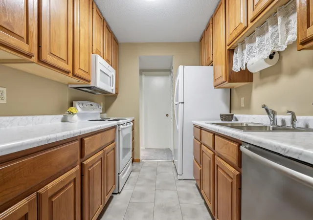 Photo 3 of Condo for sale at 122 Demont Ave E #370, Saint Paul, MN 55117 | MLS# 7101011 | Listing updated on 2026-08-28