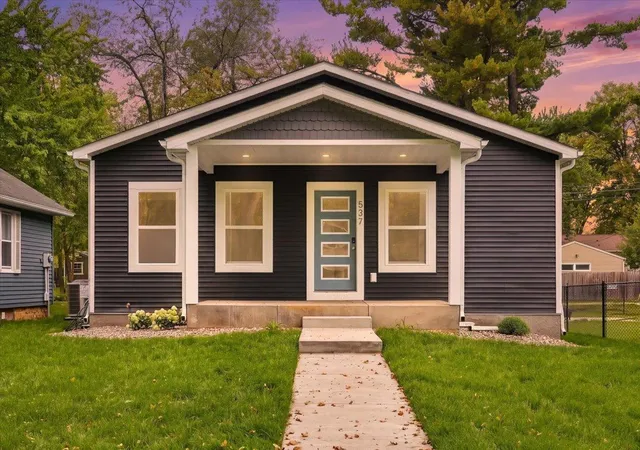 Photo 1 of Single family home for sale at 537 N Pearl St, River Falls, WI 54022 | MLS# 7101039 | Listing updated on 2026-10-26