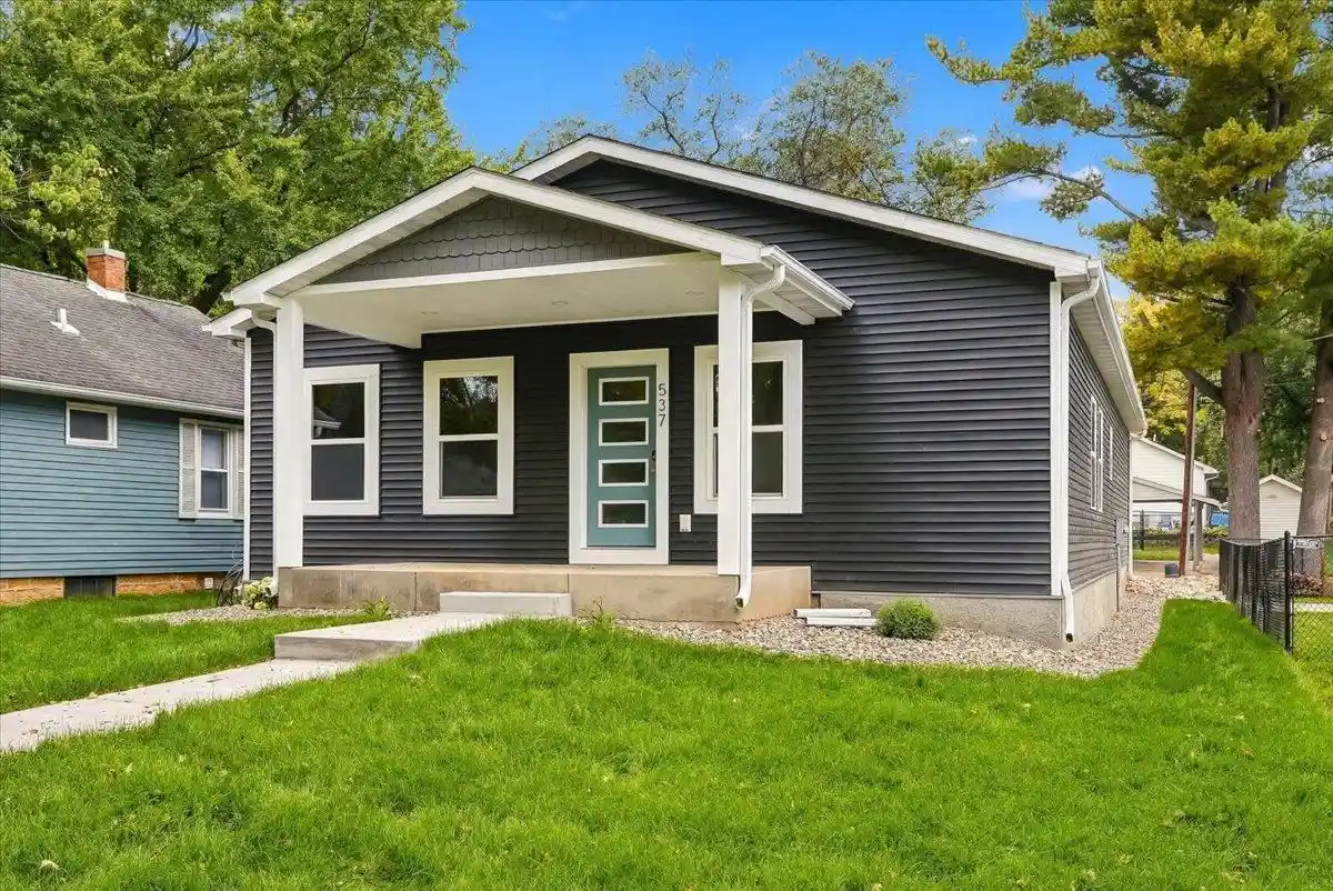 Photo 2 of Single family home for sale at 537 N Pearl St, River Falls, WI 54022 | MLS# 7101039 | Listing updated on 2026-10-08