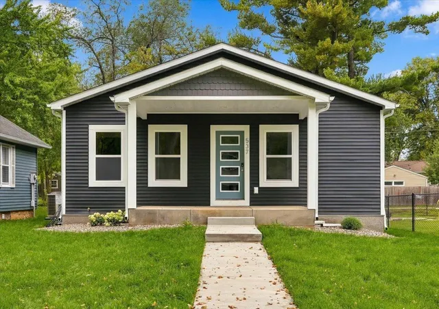 Photo 3 of Single family home for sale at 537 N Pearl St, River Falls, WI 54022 | MLS# 7101039 | Listing updated on 2026-10-12