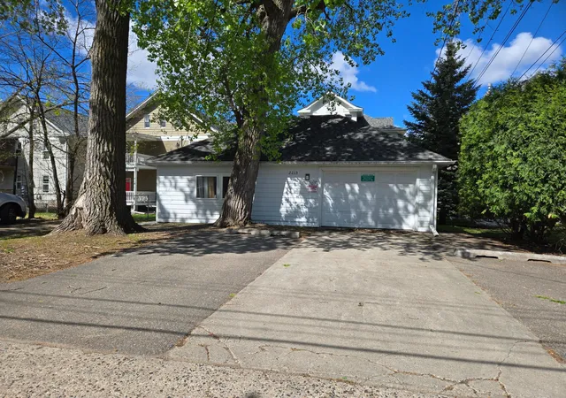 Listing Photo 4 - Condo for sale in building located at 2215 Pleasant Ave, Minneapolis, MN 55404
